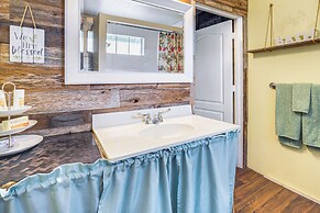 Walk to Lake Buchanan: Cottage Near Wineries!