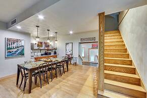 10 Mi to Mtn Resort: Normalville Cabin w/ Balcony!