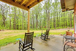 10 Mi to Mtn Resort: Normalville Cabin w/ Balcony!