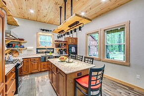 10 Mi to Mtn Resort: Normalville Cabin w/ Balcony!