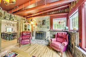 10 Mi to Mtn Resort: Normalville Cabin w/ Balcony!