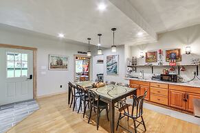 10 Mi to Mtn Resort: Normalville Cabin w/ Balcony!