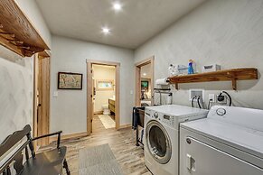 10 Mi to Mtn Resort: Normalville Cabin w/ Balcony!