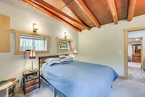 10 Mi to Mtn Resort: Normalville Cabin w/ Balcony!