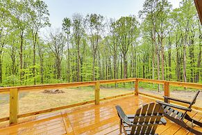 10 Mi to Mtn Resort: Normalville Cabin w/ Balcony!