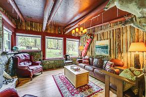 10 Mi to Mtn Resort: Normalville Cabin w/ Balcony!