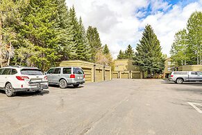 Walk to Sun Valley Village: Condo w/ Deck!