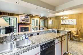 Walk to Sun Valley Village: Condo w/ Deck!