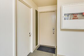 Walk to Sun Valley Village: Condo w/ Deck!