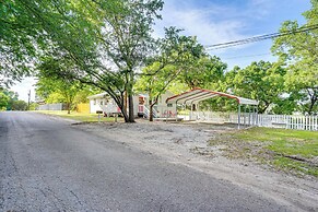 5 Mi to Historic Granbury Square: Lakefront Escape