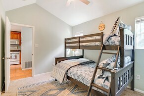 5 Mi to Historic Granbury Square: Lakefront Escape