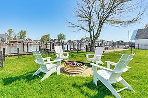 4 Boat Slips: Getaway on Mouth of Clinton River!