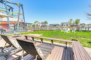 4 Boat Slips: Getaway on Mouth of Clinton River!