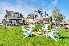 4 Boat Slips: Getaway on Mouth of Clinton River!