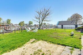 4 Boat Slips: Getaway on Mouth of Clinton River!
