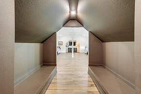 Greers Ferry Lake Retreat: Game Room + Fire Pit!