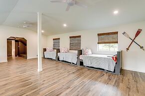 Greers Ferry Lake Retreat: Game Room + Fire Pit!