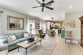 < 1 Mi to Shore & Pier: Relaxing Long Beach Escape
