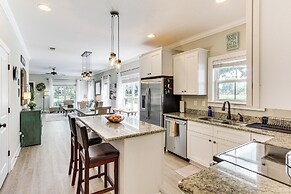 < 1 Mi to Shore & Pier: Relaxing Long Beach Escape