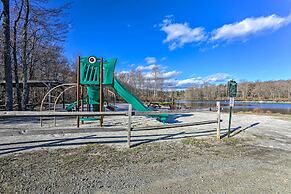 < 2 Mi to Big Bass Lake: Modern Mtn Chalet!