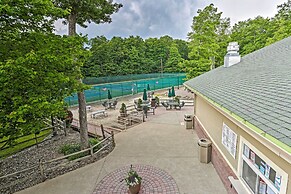 < 2 Mi to Big Bass Lake: Modern Mtn Chalet!