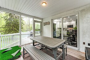 < 2 Mi to Big Bass Lake: Modern Mtn Chalet!