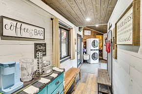 Hot Tub + Arcade Table: Spacious Retreat in Lead