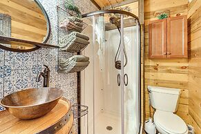 Hot Tub + Arcade Table: Spacious Retreat in Lead