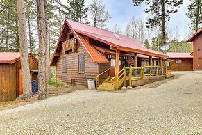 Hot Tub + Arcade Table: Spacious Retreat in Lead