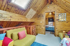 Hot Tub + Arcade Table: Spacious Retreat in Lead