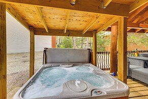 Hot Tub + Arcade Table: Spacious Retreat in Lead