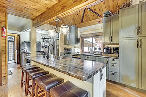 Hot Tub + Arcade Table: Spacious Retreat in Lead