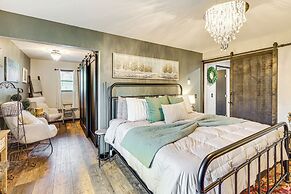 Hot Tub + Arcade Table: Spacious Retreat in Lead