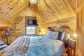 Hot Tub + Arcade Table: Spacious Retreat in Lead