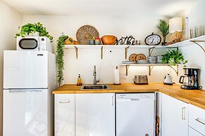 Walk to Reservoir: Cicero Home w/ Furnished Deck!