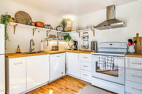 Walk to Reservoir: Cicero Home w/ Furnished Deck!