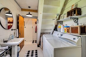 True North Farm House - Historic Family Home