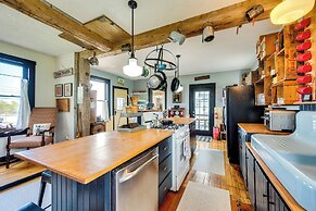 True North Farm House - Historic Family Home