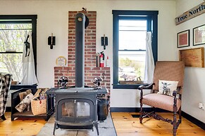 True North Farm House - Historic Family Home