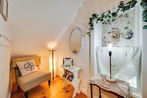 True North Farm House - Historic Family Home