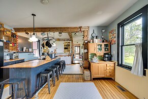 True North Farm House - Historic Family Home