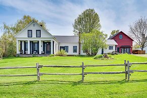 True North Farm House - Historic Family Home