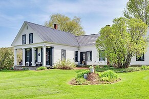 True North Farm House - Historic Family Home