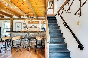 True North Farm House - Historic Family Home