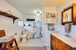 True North Farm House - Historic Family Home