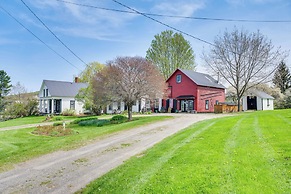 True North Farm House - Historic Family Home
