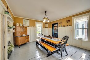True North Farm House - Historic Family Home