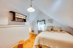 True North Farm House - Historic Family Home