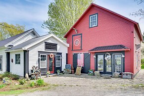 True North Farm House - Historic Family Home