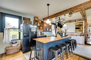 True North Farm House - Historic Family Home